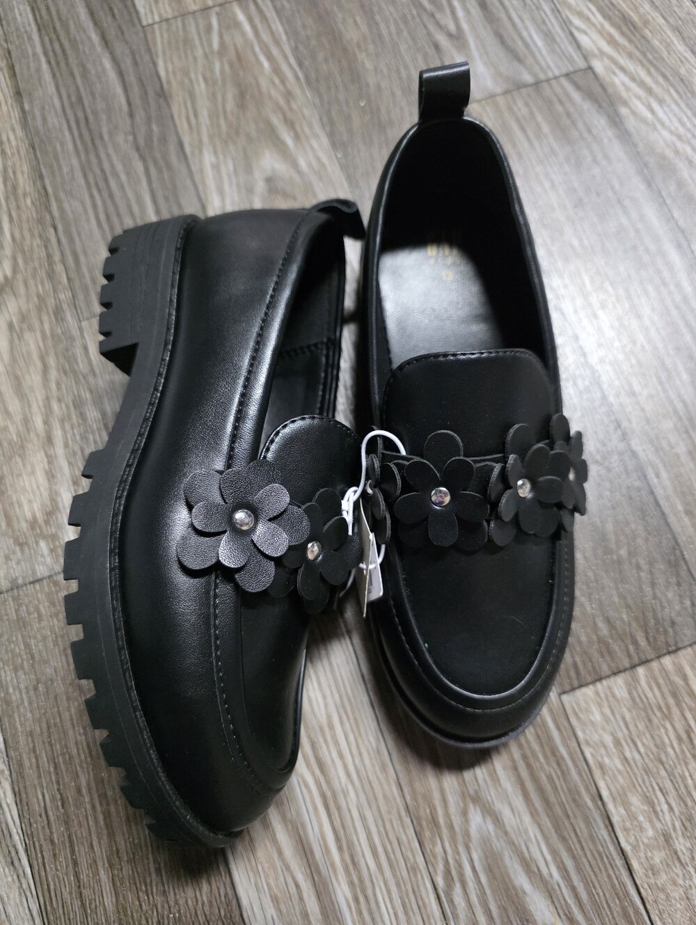 Gap girls size 13 shoes - Picture 2 of 2